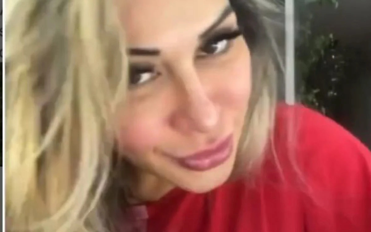 Ma Ra Cardi Esquece Live Aberta E Mostra Intimidade Plena Mulher